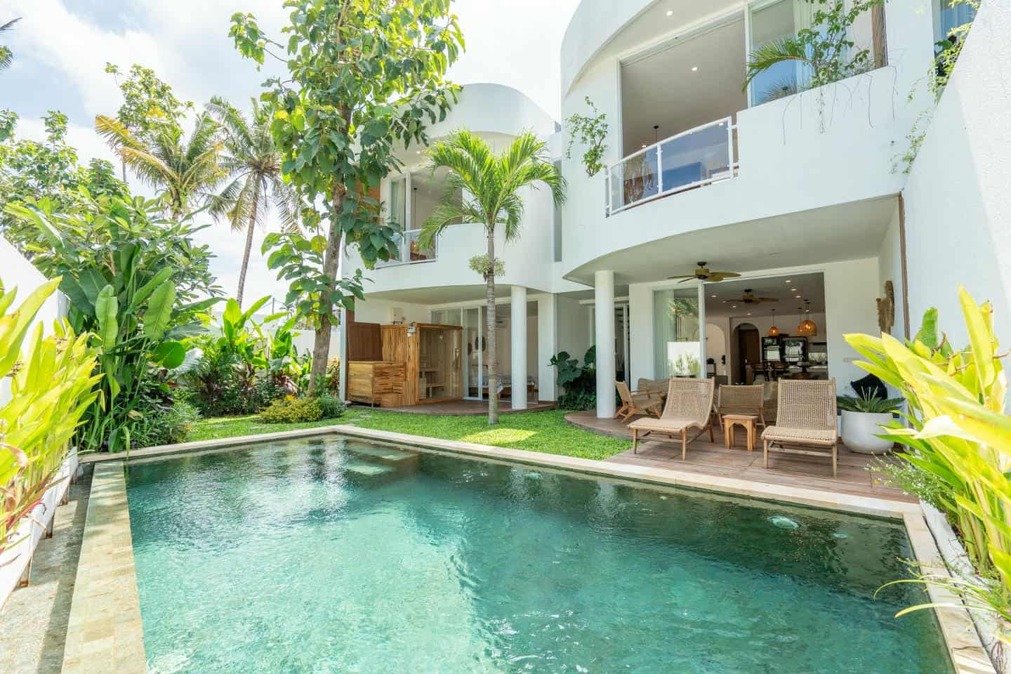 MODERN TROPICAL 3 BEDROOM VILLA FOR SALE LEASEHOLD IN KEDUNGU  BE-644 